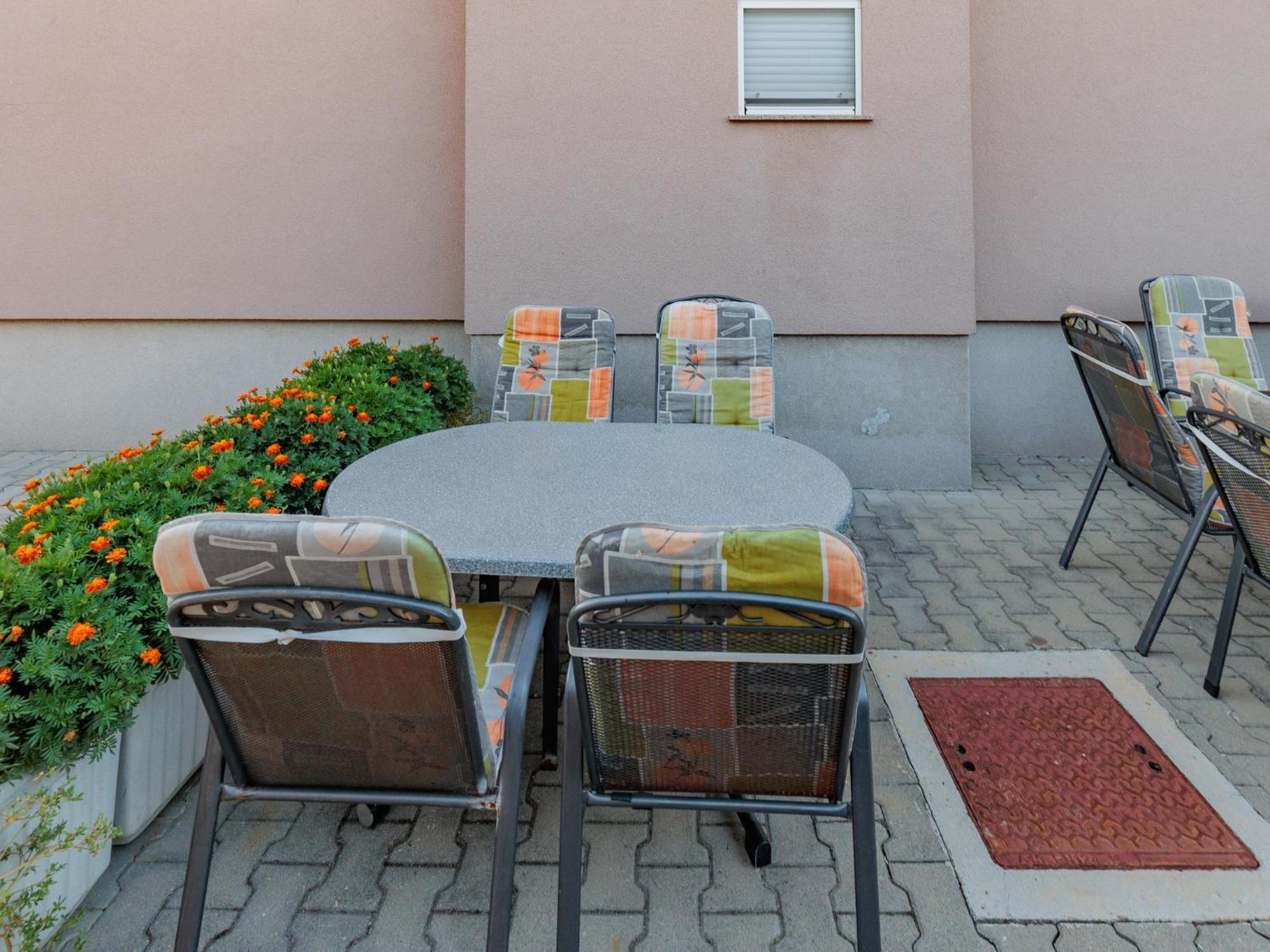 Apartment Mlasina-4 By Interhome Нин Екстериор снимка