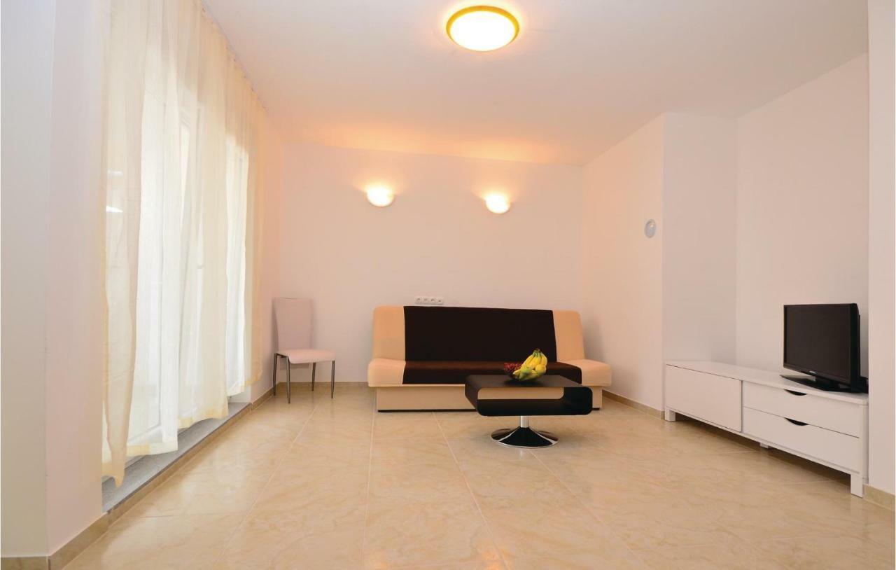 Apartment Mlasina-4 By Interhome Нин Екстериор снимка